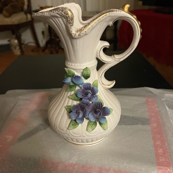 Lovely Victorian Capodimonte Style pitcher/vase - Picture 2 of 9